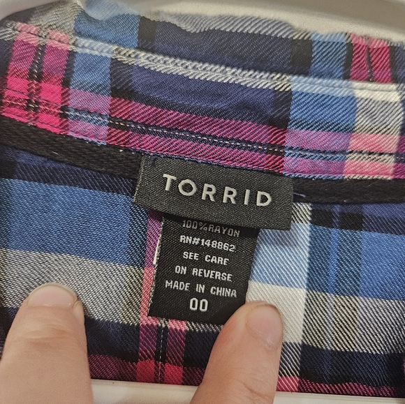 Torrid 00 Womens Plaid Button Down Shirt! - Picture 2 of 4